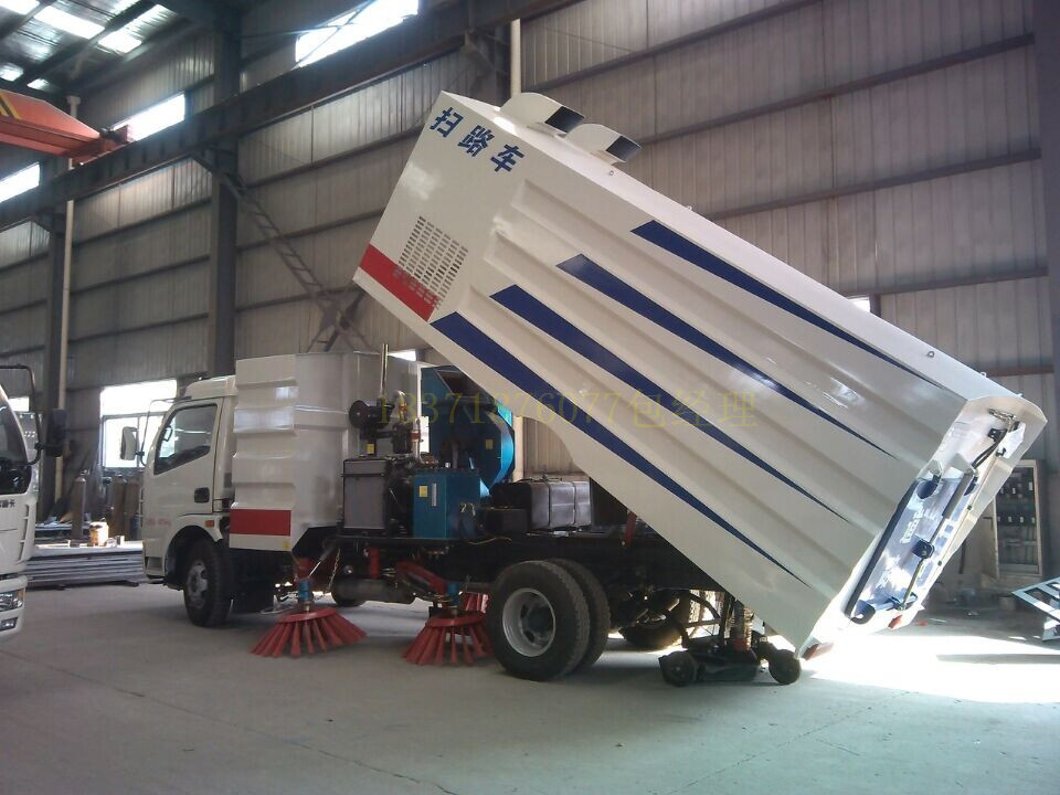 多利卡前沖后灑 東風(fēng)掃路車(chē)在環(huán)衛(wèi)領(lǐng)域的專(zhuān)業(yè)應(yīng)用與優(yōu)勢(shì)解析